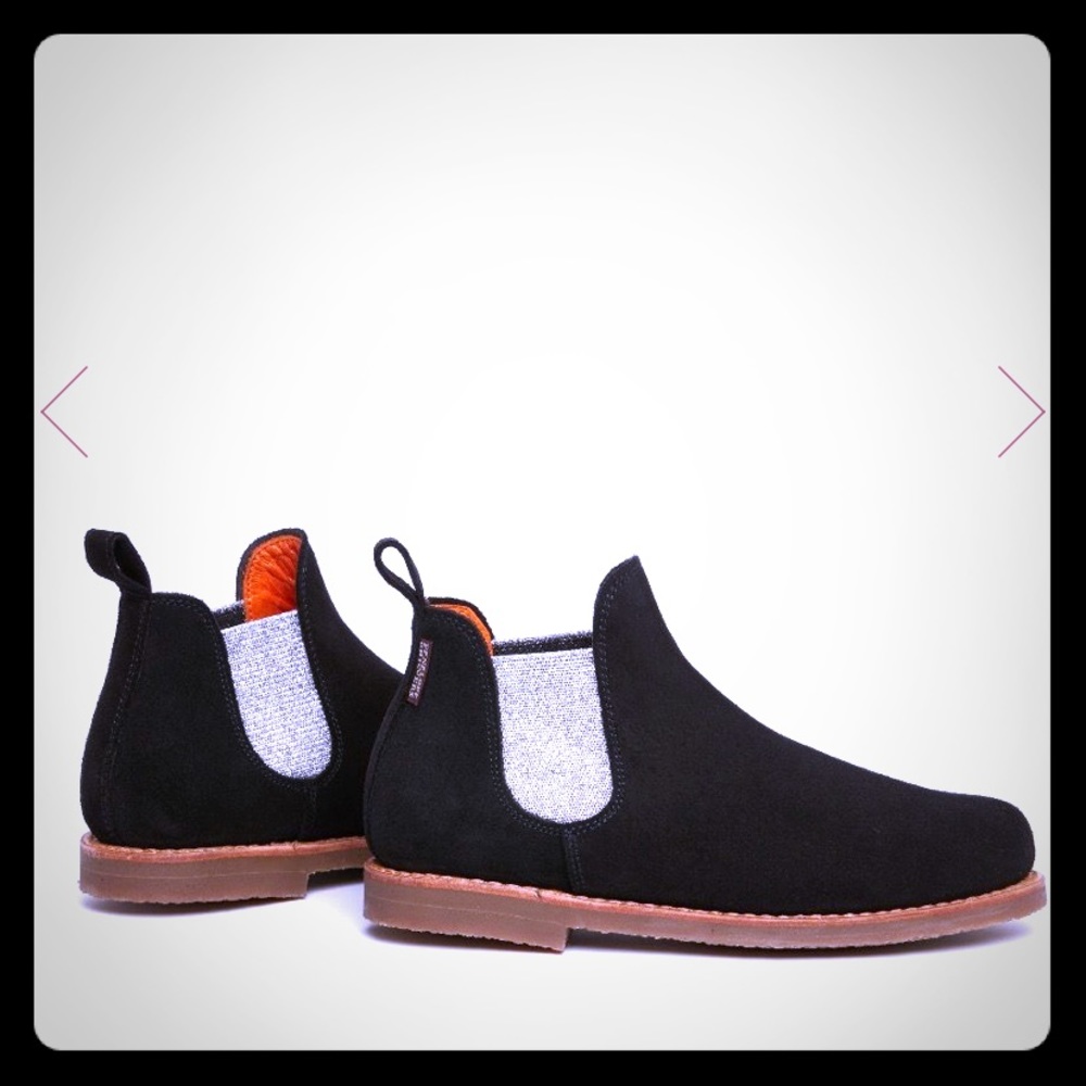 Blue suede safari boot (like new worn once)